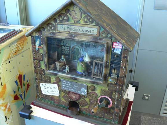 １００年も前の自販機から景品をゲット おもちゃのまち バンダイミュージアム