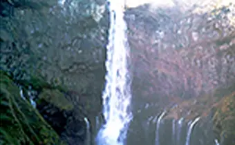 華厳の滝