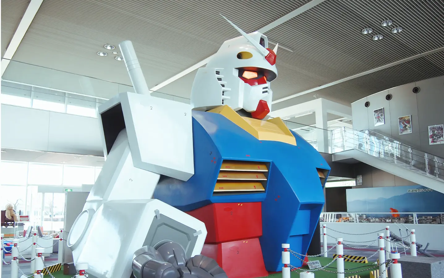 1/1原寸大ガンダム胸像